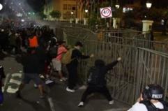 Peru', migliaia in piazza contro il governo: scontri a Lima