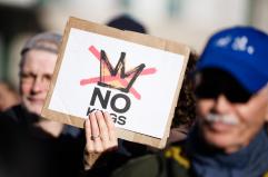 Trump ai manifestanti, 'non sono un re'