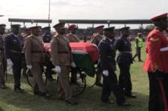 Kenya, dopo Nairobi la bara con Odinga arriva a Kisumu