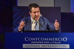 Salvini, se le banche si lamentano sale contributo a manovra
