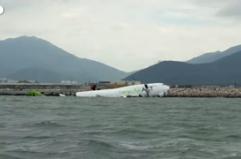 Aereo cargo esce dalla pista a Hong Kong, due morti