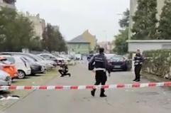 Milano, donna ferita al volto con un coltello: i rilievi sul posto