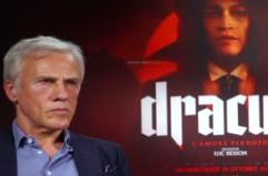 "Dracula - L'amore perduto", Christoph Waltz nei panni di un sacerdote acchiappa vampiri