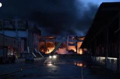 Vittime e feriti in un attacco missilistico su Kiev, in fiamme un magazzino Vittime e feriti in un attacco missilistico su Kiev, in fiamme un magazzino