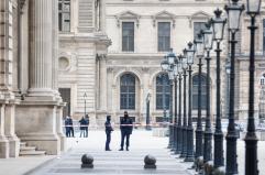 Louvre, 'i due fermati stavano fuggendo in Algeria e Mali' Louvre, 'i due fermati stavano fuggendo in Algeria e Mali'