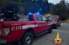 Auto con 5 giovani cade da un ponte, muore 20enne in Gallura Auto con 5 giovani cade da un ponte, muore 20enne in Gallura