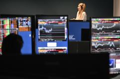 Borsa: Milano punta ai massimi con Azimut, Stellantis e Snam Borsa: Milano punta ai massimi con Azimut, Stellantis e Snam