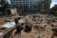 Almeno 3 attacchi su Gaza City, 'bombe vicino a ospedale'