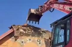 Roma, sgomberate e demolite due villette abusive