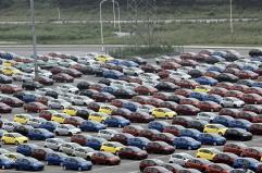 Auto Ue, 'mancano chip, stop della produzione imminente' Auto Ue, 'mancano chip, stop della produzione imminente'