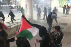 ProPal tentano di entrare a Porta Susa, respinti da forze ordine ProPal tentano di entrare a Porta Susa, respinti da forze ordine