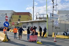 Controllo su cargo, due migranti giù da nave uno morto Controllo su cargo, due migranti giù da nave uno morto