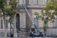 Media, '4 nuovi arresti a Parigi per il furto al Louvre' Media, '4 nuovi arresti a Parigi per il furto al Louvre'