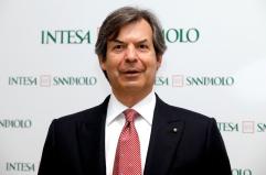 Intesa oltre le stime, utile dei nove mesi a 7,6 miliardi Intesa oltre le stime, utile dei nove mesi a 7,6 miliardi