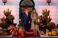 'Dolcetto o scherzetto', Trump e Melania celebrano Halloween 'Dolcetto o scherzetto', Trump e Melania celebrano Halloween