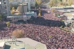 La Serbia ricorda le vittime del crollo in stazione, migliaia a Novi Sad