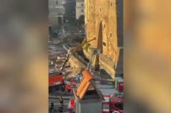 Crollo ai Fori, i Vigili del fuoco estraggono i detriti