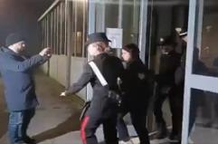 Neonati sepolti, Chiara Petrolini lascia il Tribunale di Parma