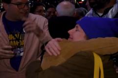 Mamdani sindaco, l'esultanza dei sostenitori: "Un mondo migliore e' possibile"