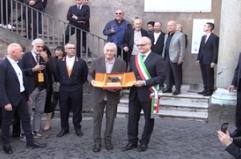 Roma, Robert De Niro riceve la Lupa capitolina in Campidoglio