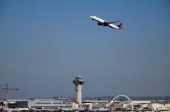 Centinaia di voli cancellati negli Usa per lo shutdown