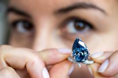 Venduto per 25 milioni di dollari il diamante 'Blu Mellon'