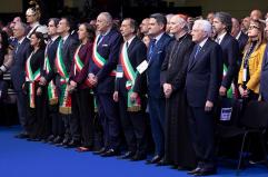 Mattarella, non possiamo trascurare le nuove povertà