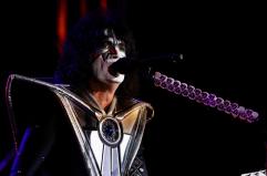 'Chitarrista dei Kiss morto per ferite dopo caduta accidentale'