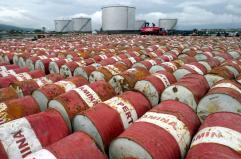 Petrolio in forte calo a New York, preoccupa eccesso offerta