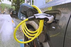 Bce, domanda di auto andrà a rilento, pesa il clima d'incertezza