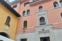 Madre uccide il figlio di 9 anni tagliandogli la gola