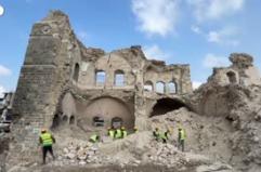 Gaza, gli abitanti iniziano a restaurare la fortezza storica danneggiata dalla guerra