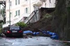 Maltempo Liguria, crolla muro contenimento a Genova Pegli
