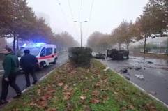 Scontro violentissimo a Milano: 21enne in fin di vita, 3 feriti