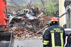 Frana travolge case, Procura indaga per disastro e omicidio