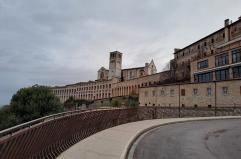 Il Papa, da San Francesco mentre il mondo cerca la speranza