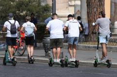 Monopattini in sharing, stop a Firenze da aprile 2026