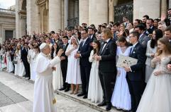 Vaticano, nel matrimonio un solo uomo e una sola donna