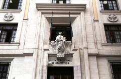 Sale fiducia delle imprese a novembre, giù per consumatori