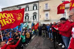 Stellantis, mille lavoratori in piazza a Termoli