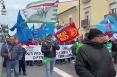 Stellantis, mille lavoratori in corteo a Termoli