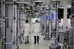 Uno degli eredi di Del Vecchio lascia EssilorLuxottica