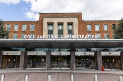 Fda Usa: 'Vaccino anti-Covid ha ucciso 10 bimbi, serve riesame'