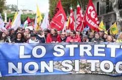 In migliaia al corte a Messina contro il ponte.