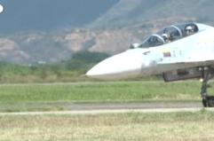 Venezuela, una manifestazione aerea e voli di linea regolari sfidano la no flying zone annunciata da Trump
