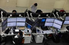Borsa: l'Asia chiude contrastata, attesa per la Fed
