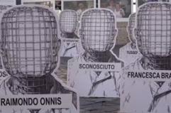 Morti nelle carceri, flash-mob con 72 sagome senza volto davanti a Montecitorio