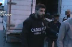 Meno di 3 euro l'ora per 14 ore di lavoro, arresti per caporalato nell'Aversano