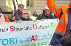 Roma, Eurallumina: i lavoratori giunti dalla Sardegna davanti al Mimit