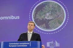 Dombrovskis, sanzioni sine die alla Russia aiutano la discussione sul prestito a Kiev